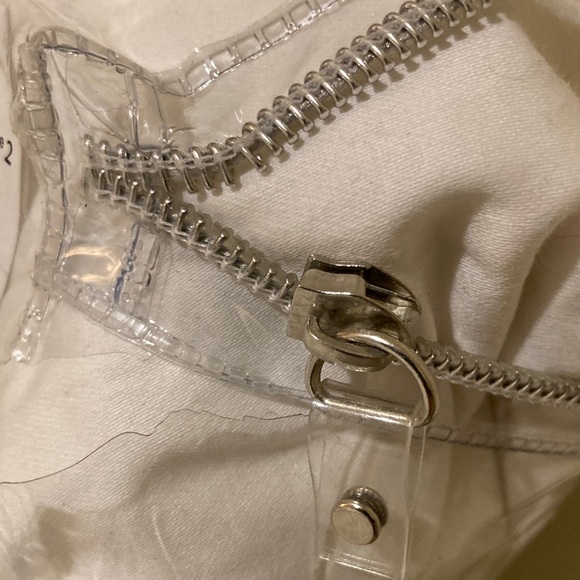 Montebello Fine Linens Queen Fitted Sheet in White - Picture 3 of 3